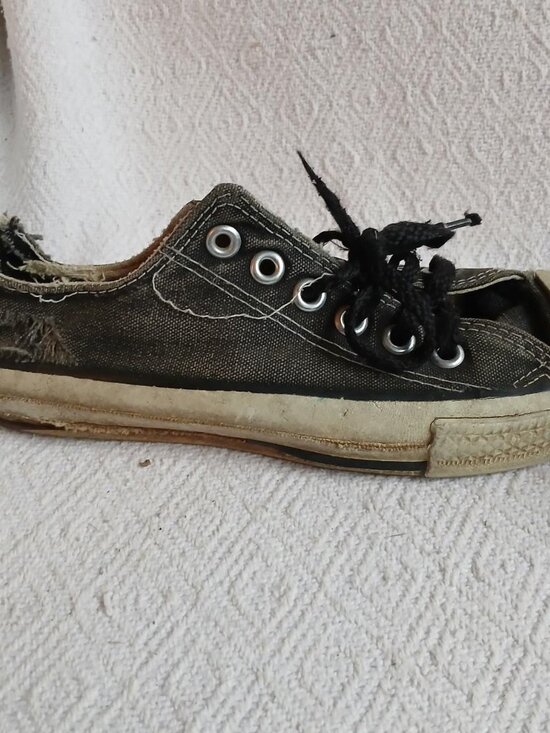 Converse - Picture 2 of 2